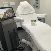 پوستی صاف با لیزر تیتانیوم 2025 بدون درد تضمینی389