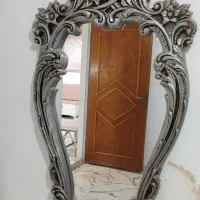 دو عدد آینه ایستاده و یک آینه کنسول