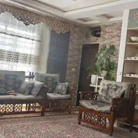 ساعت دیواری و جا کفشی در حد نو مبل سنتی