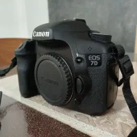 Canon 7D در حد آکبند