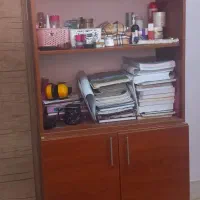 کتابخانه و جالباسی