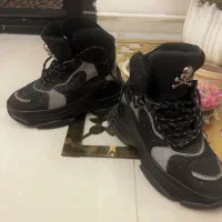 تعدادی کتانی برند