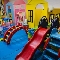 استخدام نیروی مهد کودک