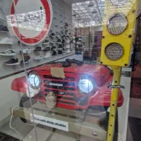 دکوراسیون و کتونی ،ویترین مغازه