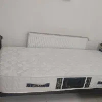 تخت و تشک کاملا سالم