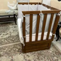 تخت کنار مادر همراه خوشخواب