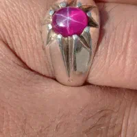 یاقوت استار اصل زیبا و خوش رنگ با رکاب دست ساز