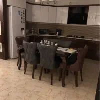 میز و صندلی ناهار خوری و لوستر با هم