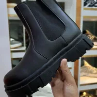 گالری کفش طلایی انواع کفش و دمپایی برند