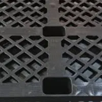 پالت پلاستیکی مشکی رنگ و چوبی سالم