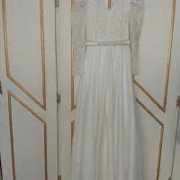 یک عدد لباس عقد سنگ دوری تمیزو سالم