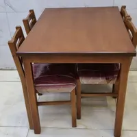 میز وصندلی ناهار خوری.