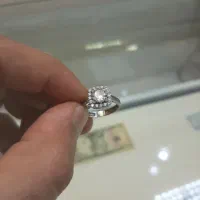 انگشتر تک نگین