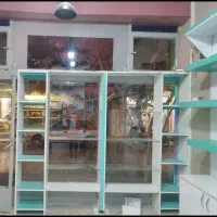 دکور مغازه ، تابلو و میز پیشخوان