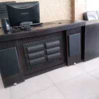 میز مدیریت و کتابخانه