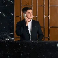 لابی من بازنشسته در مجتمع مسکونی