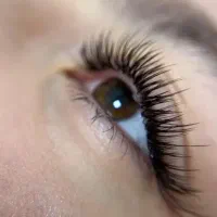 کاشت مژه