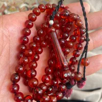 تسبیح کهربای کهنه