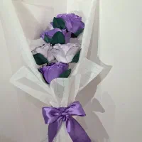 دسته گل روبانی . دسته گل بنفش