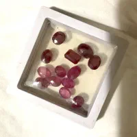 تعدادی سنگ یاقوت آفریقایی