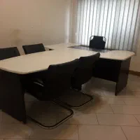 میز مدیریت و کنفرانس