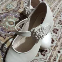 کفش سالم|کفش و لباس بچه|میانه, |دیوار