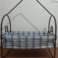 گهواره نوزاد فلزی محکم