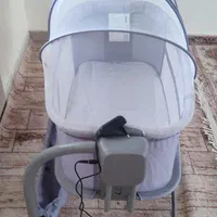 گهواره برقی هیپ کنار تخت مادر همراه آویز
