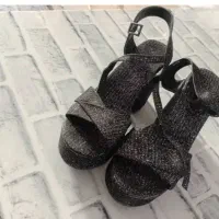 کفش پاشنه بلند