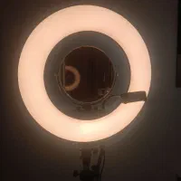 رینگ لایت و سه پایه