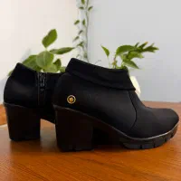 نیم بوت پاشنه‌دار