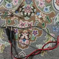 دو عدد سیم یا کابل AUX و یک کابل شارژ میکرو