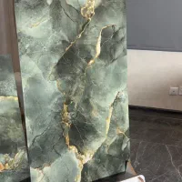 فروشنده خانم مجرب و متعهد