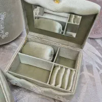 سرویس اکسسوری و جهیزیه عروس پنج تکه|صنایع دستی و سایر لوازم تزئینی|تهران, هرندی|دیوار