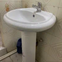 روشویی پایه دار تمیز