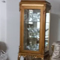 ساعت ایستاده و ویترین