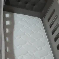 تخت بهمراه  تشک در حد نو خیلی کم استفاده شده .|تخت و صندلی بچه|کرج, باغستان|دیوار