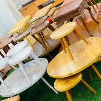 جلومبلی و میز تلویزیون