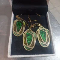 ست گردنبند و گوشواره دست‌ساز سبز  رزین صنایع دستی