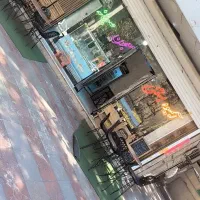 مقداری وسایل آبمیوه و بستنی به فروش می‌رسد