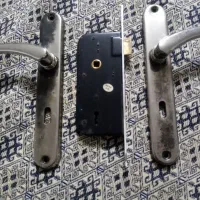 دستگیره و قفل