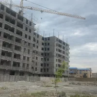 نگهبان برای شب و انبار دار برای پروژه ساختمانی