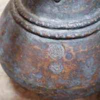 عتیقه. ابریق. پارچ|کلکسیون اشیاء عتیقه|قم, شاه احمد قاسم|دیوار