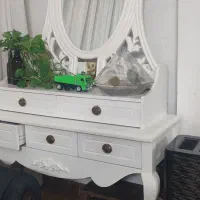 میز کنسول یا آرایش همراه با تخت و تشک تک نفره