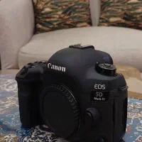 دوربین ۵ دی مارک ۴