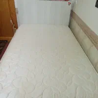 تخت یک و نفره به همراه تشک ـ میز ـ دمپایی