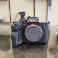 دوربین بدون آینه سونی به همراه شارژر Sonya7iv body|دوربین عکاسی و فیلم‌برداری|تهران, بازار|دیوار