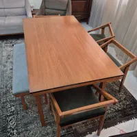 میز نهارخوری در حد نو در وایین