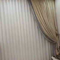 یک فروشنده خانم (گالری پرده)