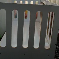 تخت کنار مادر